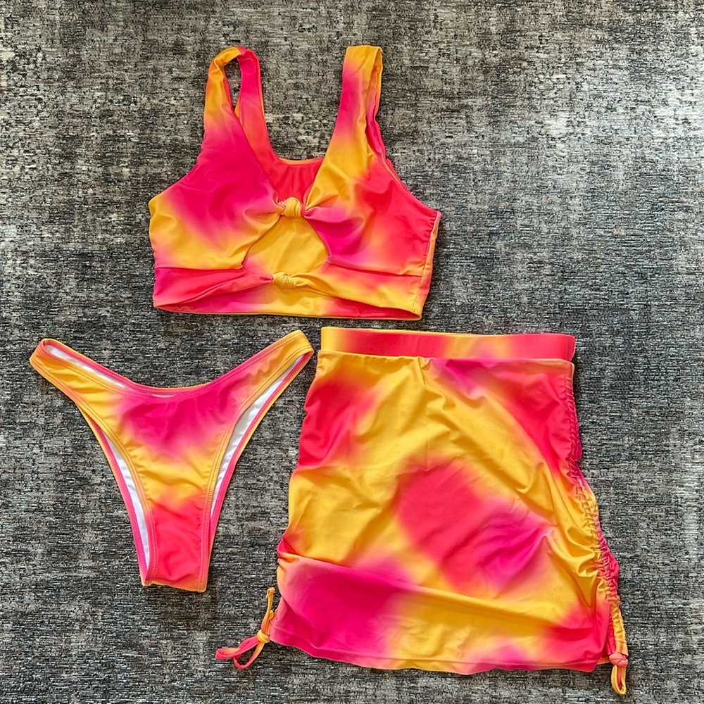 Three-piece tie dye shein bikini & skirt- Women’s small